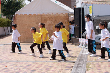 シャイニングブライトダンススタジオ